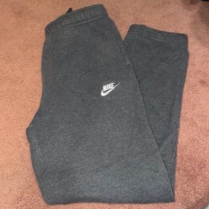 Men’s Nike sweatpants, size medium, never worn! Only tried on once